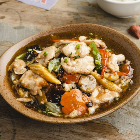 28 Com Ga Xao Nam, Bap Non: Sauteed Chicken and Mushrooms with Rice