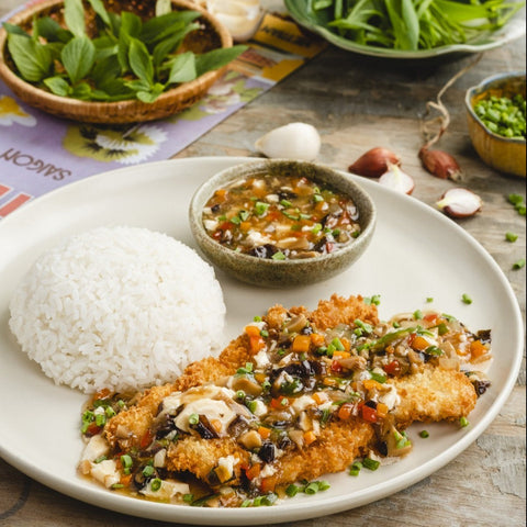 22 Com Ca Chien: Breaded Fish with Rice